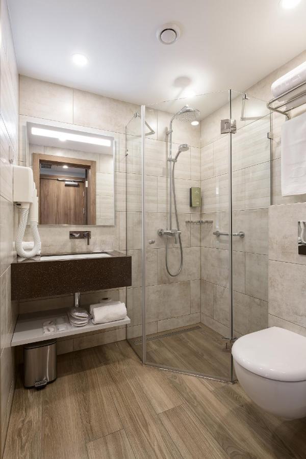Premier Hotel Odessa Eksteriør billede A shower cubicle