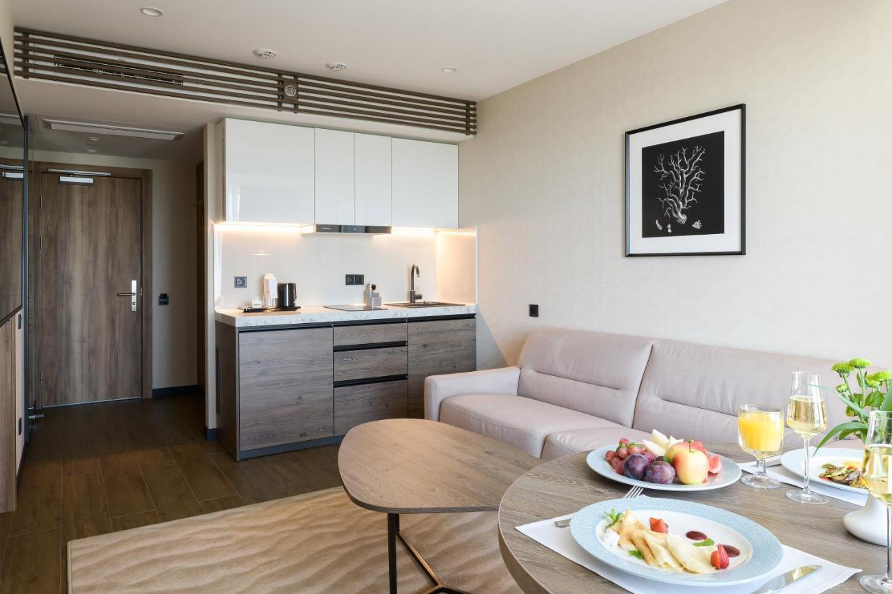 Premier Hotel Odessa Eksteriør billede A typical apartment at the complex
