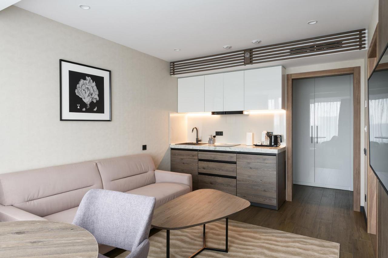 Premier Hotel Odessa Eksteriør billede A typical apartment at The Collective Old Oak