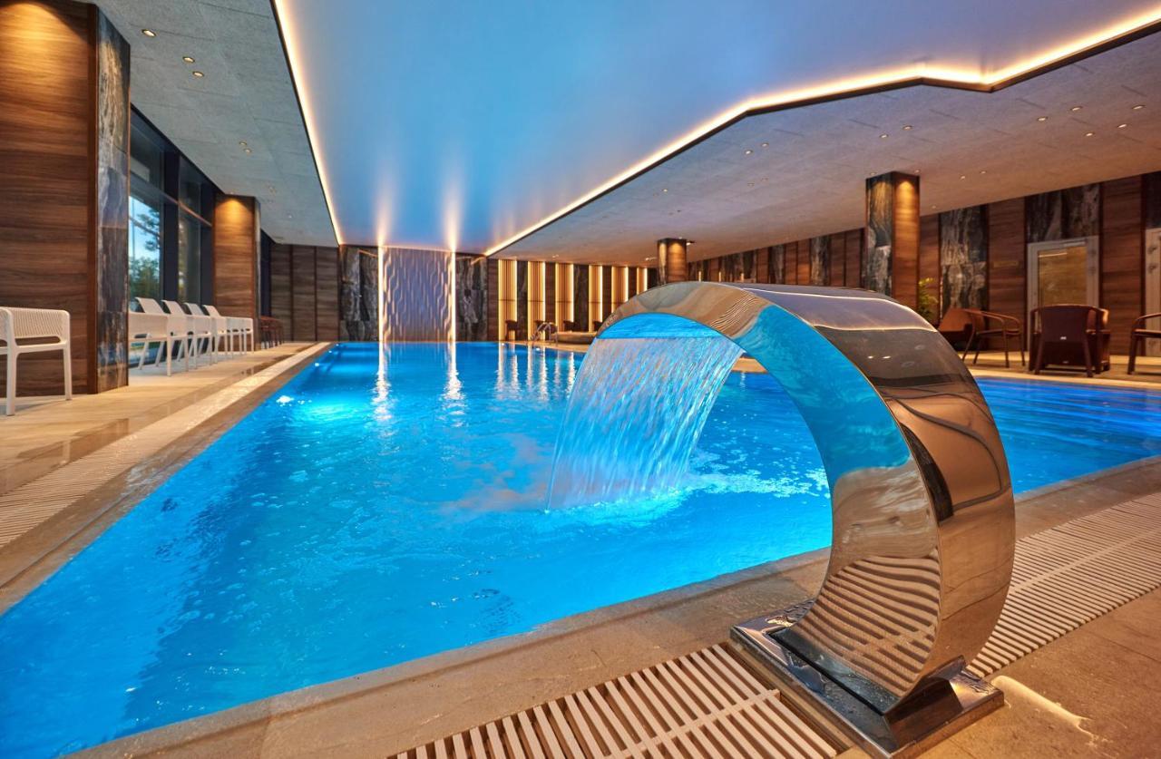 Premier Hotel Odessa Eksteriør billede The swimming pool at the hotel